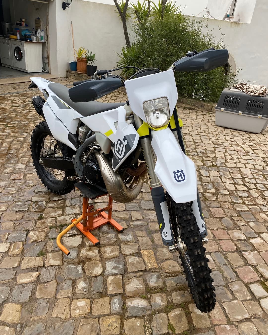 purchase-a-husqvarna-te-300-2